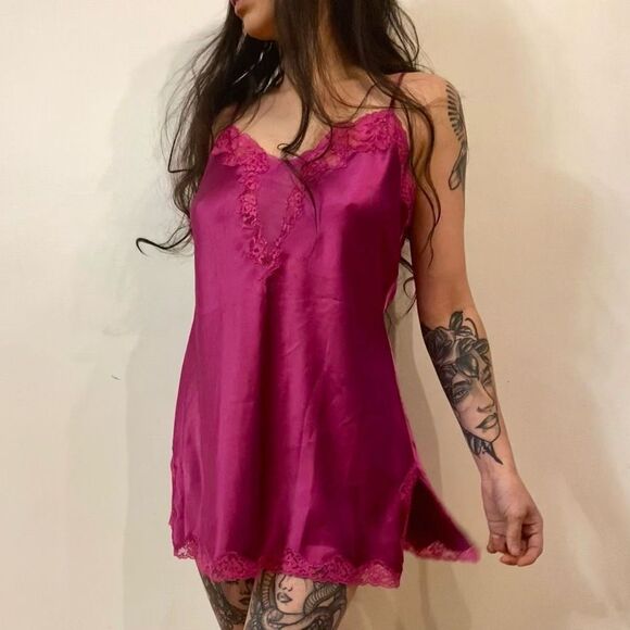 Y2K Victoria’s Secret Magenta Satin Slip - Picture 1 of 6